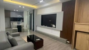 bán căn hộ tập thể tầng 2 mặt phố Nguyên Hồng - Nam Thành Công 