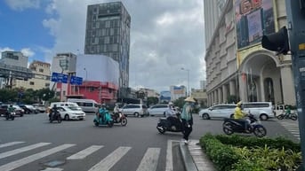Bán Nhà Hẻm Đường Lý Chính Phường 7 Quận 3 4,2x12m 1 Trệt 3 Lầu ST 7PN
