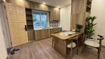 Bán căn hộ DT80m tầng 2 đẹp sịn đủ nội thất mặt phố Nguyễn Chí ThanhBá