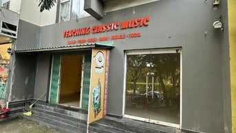 Cho thuê Shop chân đế mặt tiền Hoàng Quốc Việt vị tri đẹp .