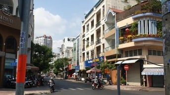 Mặt tiền Kinh Doanh đường Nguyễn Biểu - Trần Hưng Đạo, Q5. DT 4m x 20m