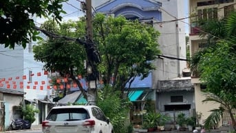 Cho thuê nhà hẻm 10m Lạc Long Quân, p9 - 4x15m - trệt 1 lầu - 14tr/th