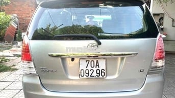 Toyota Innova 2009 G - 156 km