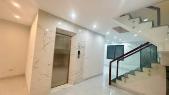 Bán nhà Võng Thị 7 tầng, 97m2, có thang máy, ô tô vào, ngõ thông