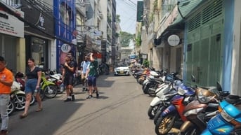 Nhà Bán gần Chợ Bến Thành, Quận 1. DT: 4m x 8m (32m2). 2 tầng