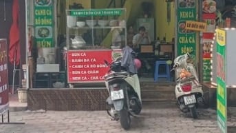 Sang nhượng quán bún cá tại đường Vương Thừa Vũ, Hà Nội 