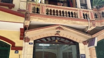 Cho thuê nhà 5 tầng, 60m2 ngõ ô tô tải đường Giáp Bát, hướng Đông Nam