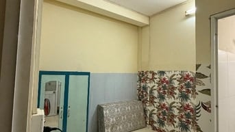 Phòng 16m2-  , Cửa sổ thoáng mát . HUỲNH VĂN BÁNH -PHÚ NHUẬN