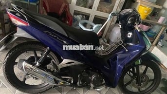 Nhỏ e lấy chồng nước ngoài  nên bán lại xe