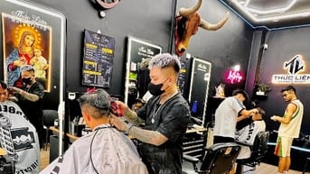 SANG BARBER TÓC NAM ĐANG HOẠT ĐỘNG KHÁCH QUEN CÓ SẴN TẠI BẠCH MAI