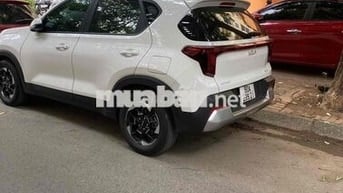 Kia Sonet 2024 Luxury 1.5 AT - 4400 km zi 100%