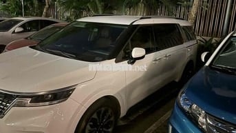 Cần bán Carnival 2023 Premium 2.2D 7S - 40000 km