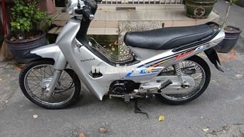 Cần bán Honda Wave Alpha màu bạc 2002