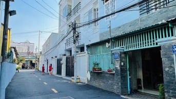 Cho thuê nhà nguyên căn 1 trệt 1 lầu , 2PN /2WC .Giá 10 triệu / tháng 