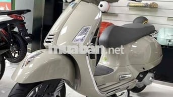 Vespa GTS Classic màu Beige nhiều quà tặng hấp dẫn