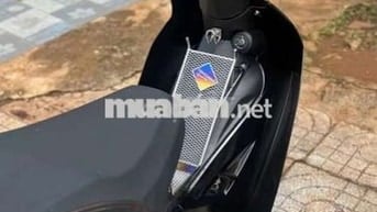 Yamaha Sirius màu đen, xe số