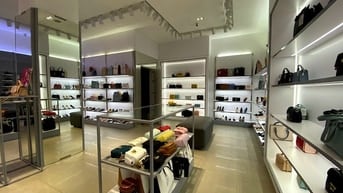 Bán gấp MT Lê Hồng Phong Quận 10 DT 5,3m x 18m KC 6 Tầng giá 28 tỷ