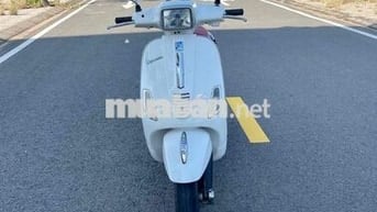 Bán Vespa 150 Fi đèn vuông đẹp long lanh biển Vip