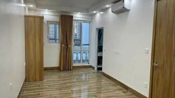 Bán nhanh nhà Phố Hoa Bằng, Thang máy, 35m, 6 tầng, 5m MT, giá 12 tỷ 