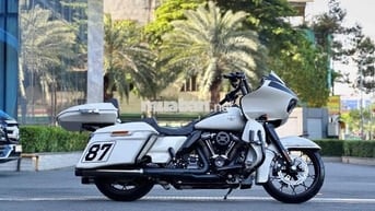 Like New - HARLEY Road Glide 114Ci Special