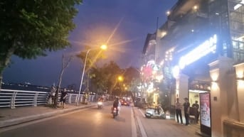 Bán toà căn hộ dịch vụ Apartment hồ Tây.100m2 9 tầng.Dòng tiền cao.