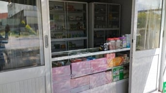 Sang nhà thuốc, cửa hàng mua bán đồ cũ 