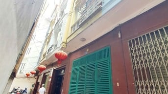 Bán căn 5 tầng Tại Tuyến 2 Văn Cao, Ô tô đỗ cổng nhà
