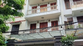 Cho thuê biệt thự 5 tầng  Khu phân lô số 1 Nguyễn Hoàng Tôn  Cách hồ T