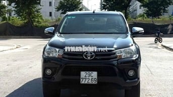 Bán Toyota Hilux 2016 2.4E MT màu đen 1 chủ từ mới