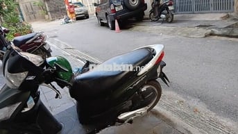 Xe chính chủ đăng ký từ mới 2013. Màu đen, đã dán