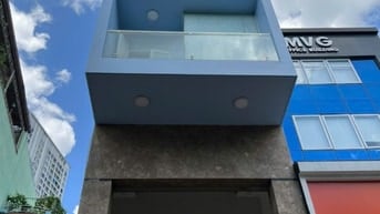 NHÀ 1 TRỆT 1 LỮNG 3 LẦU, SÂN THƯỢNG CÓ THANG MÁY. BẾN VÂN ĐỒN, Q4