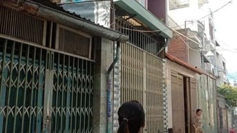 Nhà trung tâm quận 4, trong hẻm, yên tĩnh. 
