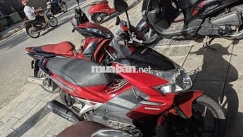 Xe ablade màu đỏ đen