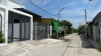 Nhà đẹp mới hoàn thiện hẻm ôtô xã bình chánh , huyện bình chánh . 