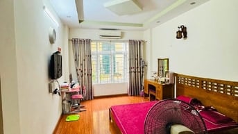 Bán nhà Hoàng Quốc Việt, nhà đẹp,2 mặt ngõ ô tô.S= 37,5m2. Giá:14,5 tỷ