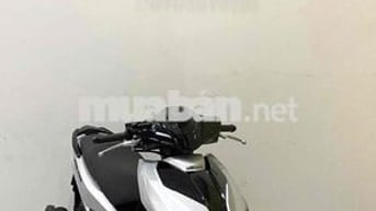 Xe ab bạc đen