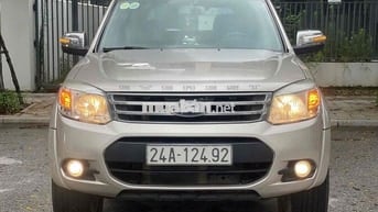 Ford Everest 2015 2.5L 4x2 MT - 20000 km