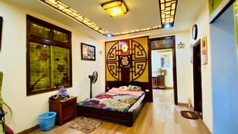 Bán nhà mặt phố Nguyên Hồng,Đống Đa 50m2*5 tầng giá 17 tỷ