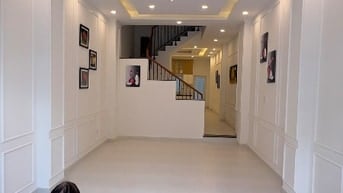 Nhà mặt tiền đường phan xích long