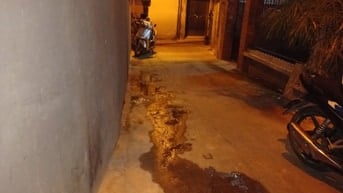 Nhà Dương Văn Bé - HBT - 69m có sân - ngõ 3 gác - nhà dân xây 