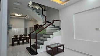 Bán nhà mặt tiền trung tâm quận 7,nhà chính chủ, thuận tiện ở và KD