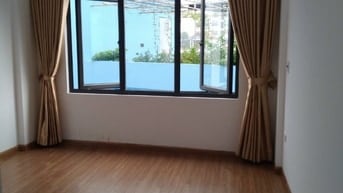 Cho thuê nhà ngõ Trần Quốc Hoàn dt 50m x5t ngõ ô tô đỗ cửa, VP - CTY