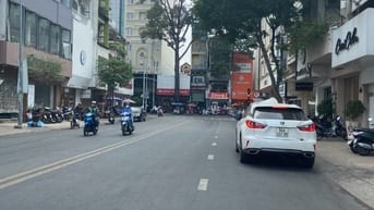 Bán gấp mặt tiền Võ Văn Tần, P5, Q3. DT: 6x17,5m, trệt 2 lầu, hiếm có