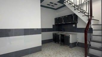 Nhà 1 trệt 1 lầu, gần kcn hoàng gia,gần chợ chỉ 195 triệu