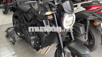 CB650R Black Edition biển Sài Gòn