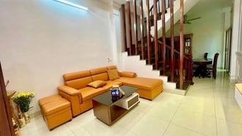 NHÀ THẠCH BÀN - LÔ GÓC - 5 TẦNG - NHÀ 2 THOÁNG CÒN MỚI - HƠN 7 TỶ