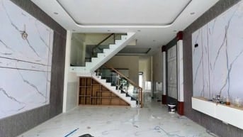 Bán nhà phố 100m2 đối diện chợ Bình Chánh, sổ riêng, KDC hiện hữu ngay