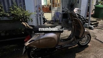 Vespa Piaggio màu nâu, xe tay ga