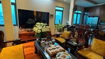 Nhà phố 8/3 - HBT - lô góc - oto -7 tầng thang máy -vừa ở vừa cho thuê