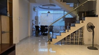 Bán gấp nhà phố dt: 5mx 20, tầng hầm, trệt 3 lầu gần metro an phú q2